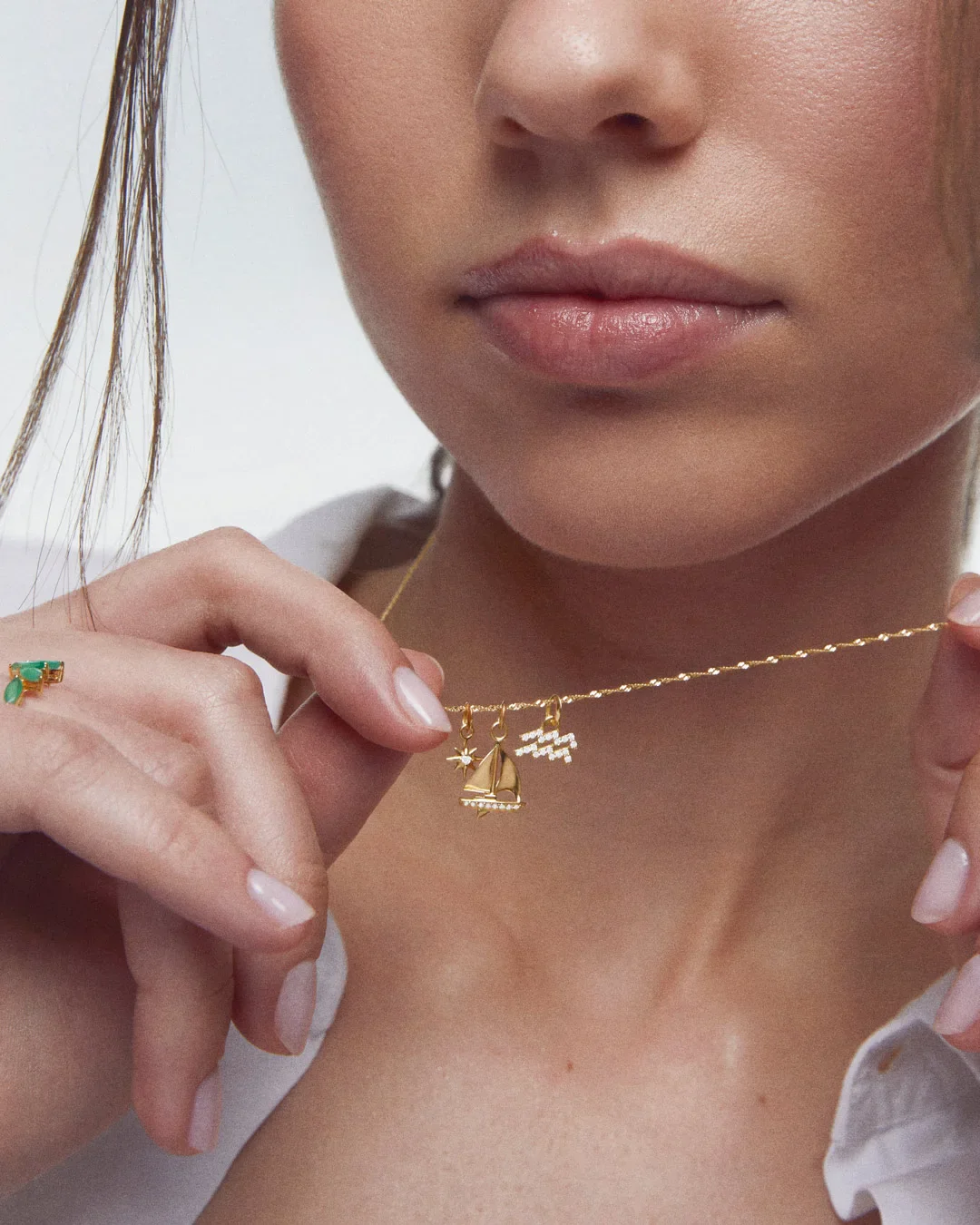 Charm Colgante Barco M de Diamantes en Oro Amarillo de 18 Kt - Image 3