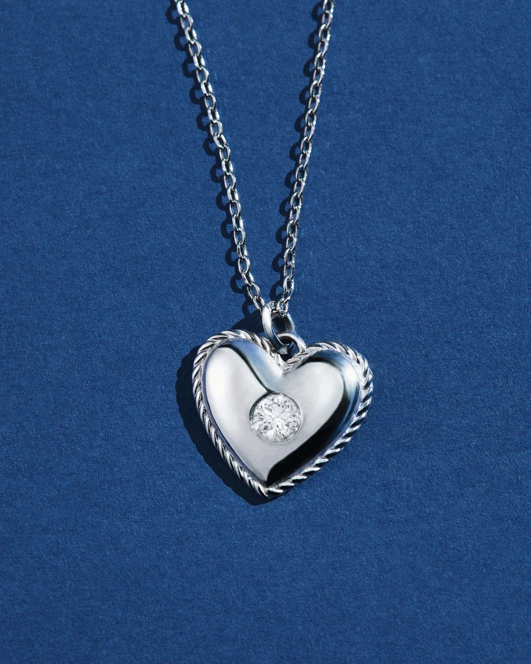 Charm Colgante Corazón Culpables de Diamante en Oro Blanco de 18 Kt - Image 3