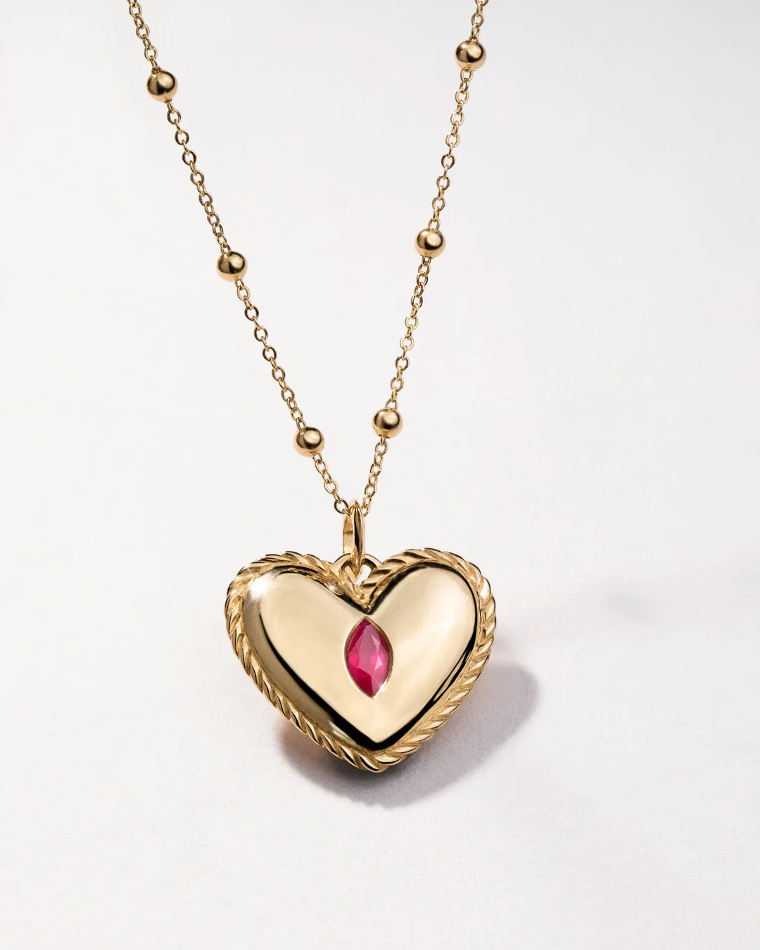 Charm Colgante Corazón Culpables de Rubí en Oro Amarillo de 18 Kt - Image 5