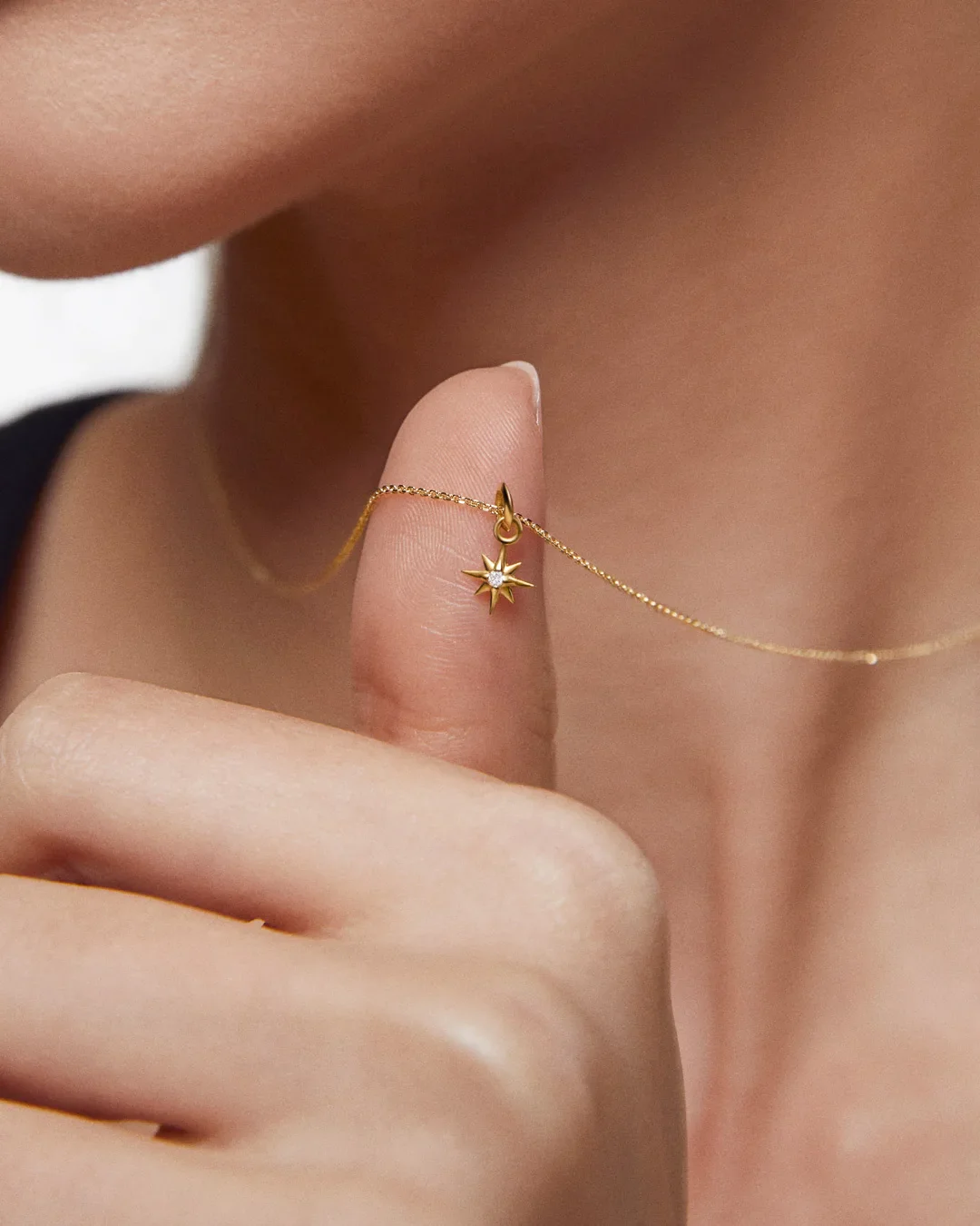 Charm Colgante Estrella S de Diamante en Oro Amarillo de 18 Kt - Image 2
