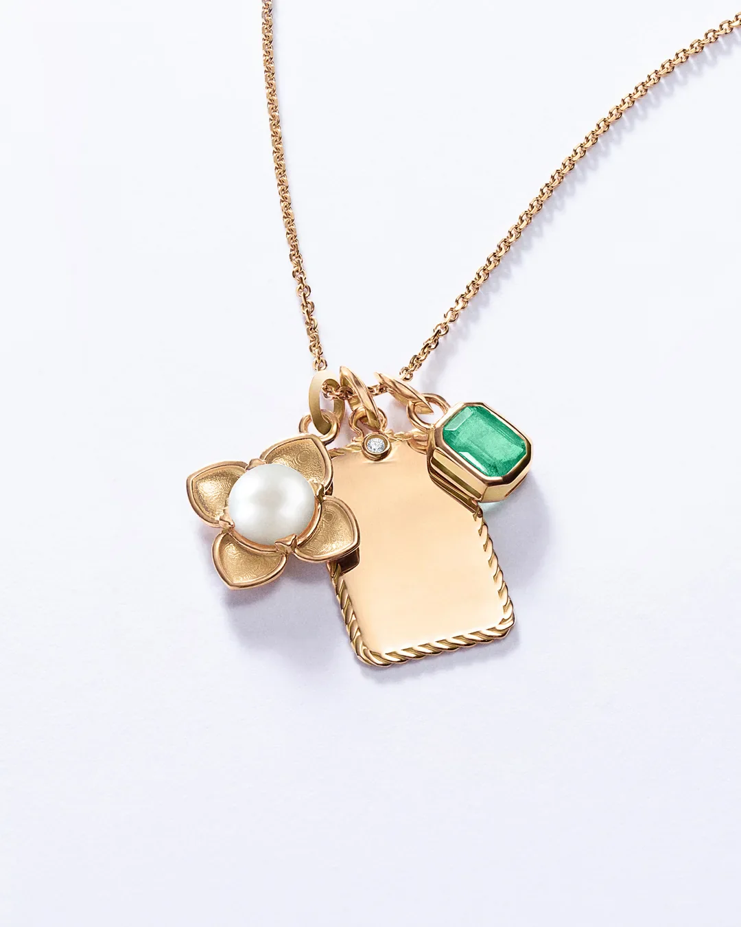 Charm Colgante Flor M de Perla en Oro Amarillo de 18 Kt - Image 5