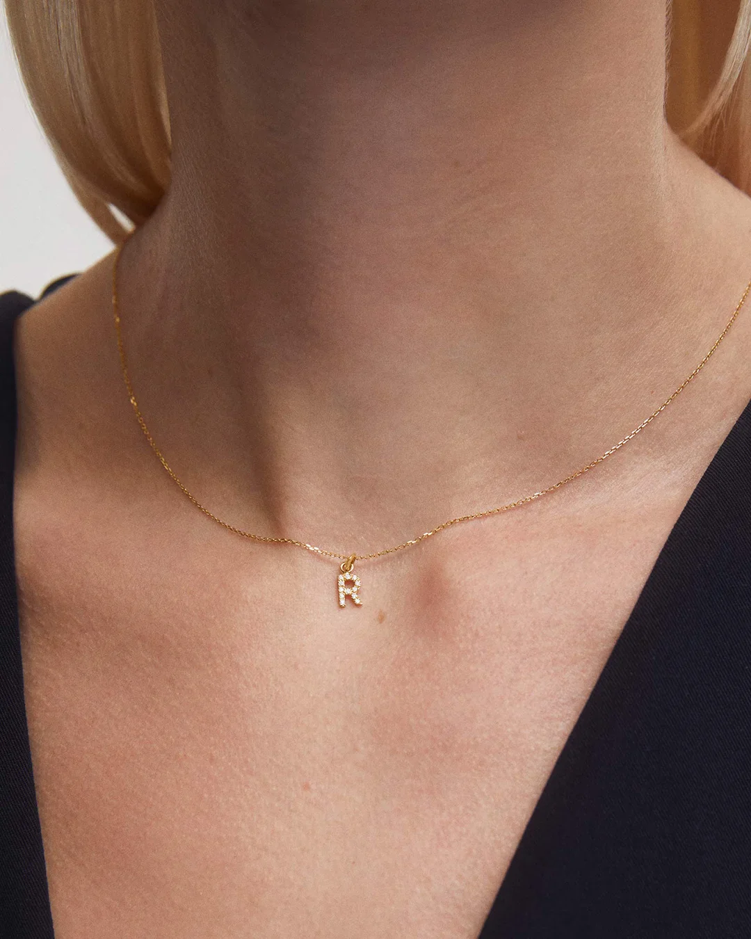 Charm Colgante Letra de Diamantes en Oro Amarillo de 18 Kt - Image 2