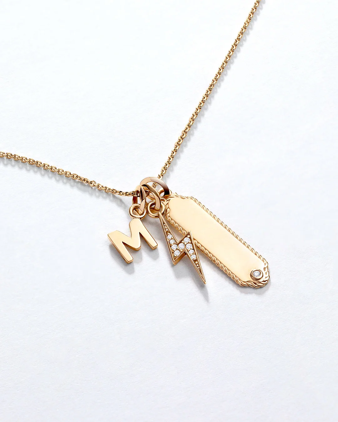 Charm Colgante Letra en Oro Amarillo de 18 Kt - Image 9