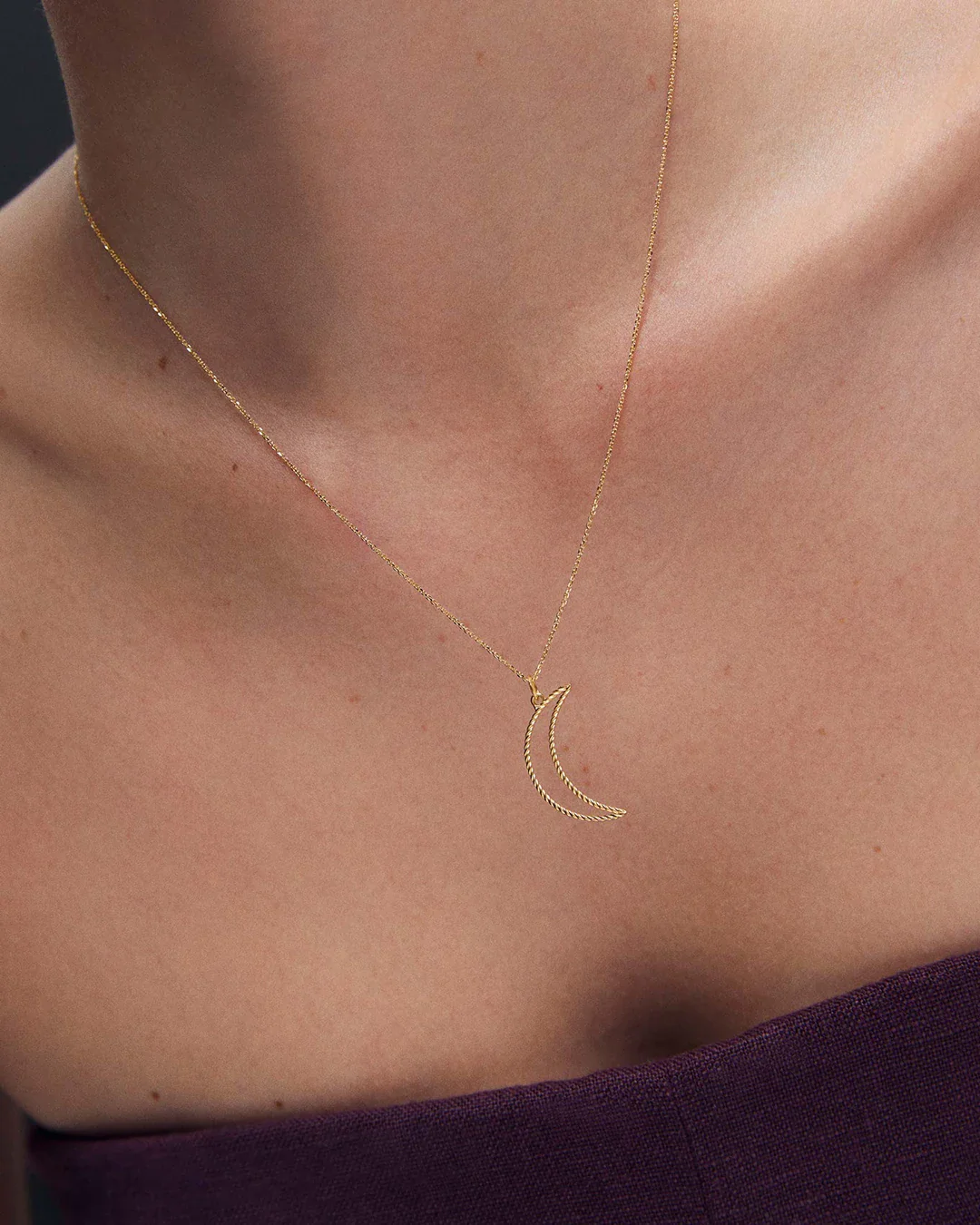 Charm Colgante Luna L en Oro Amarilo de 18 Kt - Image 2