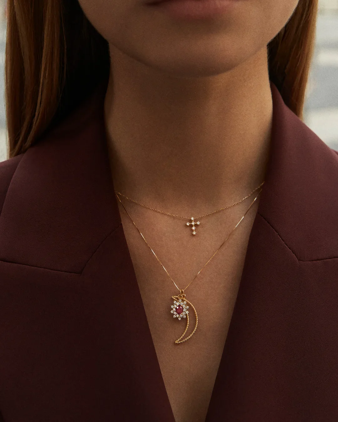 Charm Colgante Roseta M de Rubí y Diamantes en Oro Amarillo de 18 Kt - Image 6