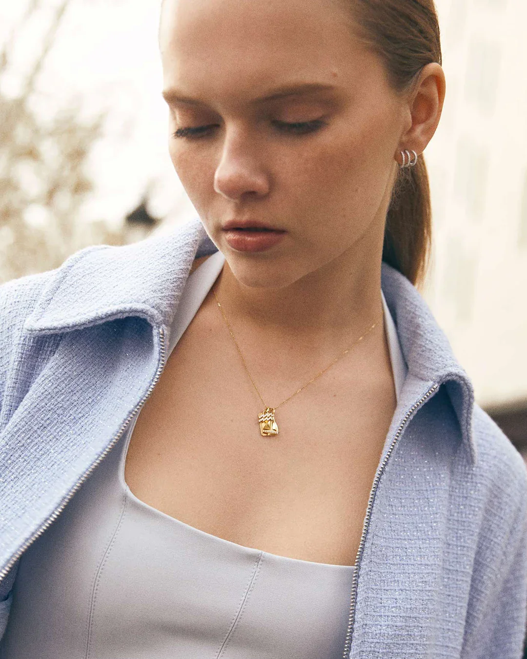 Charm Colgante Zodíaco Acuario S de Diamantes en Oro Amarillo de 18 Kt - Image 3