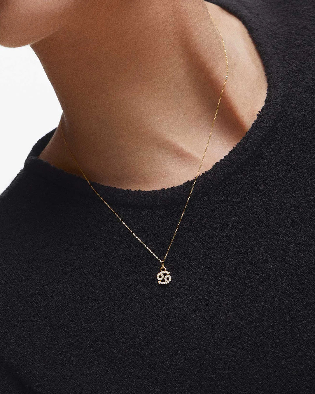 Charm Colgante Zodíaco Cáncer S de Diamantes en Oro Amarillo de 18 Kt - Image 2