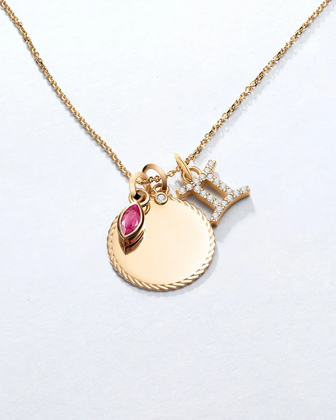 Charm Colgante Zodíaco Géminis S de Diamantes en Oro Amarillo de 18 Kt - Image 5