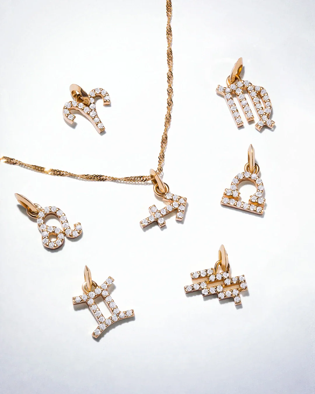 Charm Colgante Zodíaco Sagitario S de Diamantes en Oro Amarillo de 18 Kt - Image 3