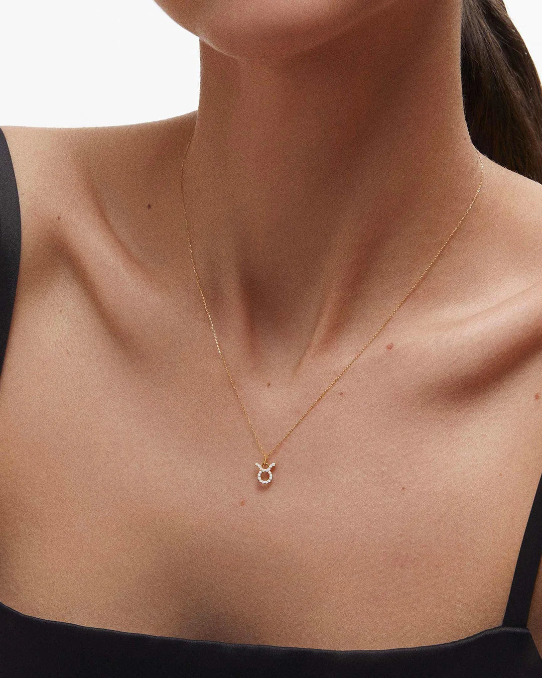 Charm Colgante Zodíaco Tauro S de Diamantes en Oro Amarillo de 18 Kt - Image 2
