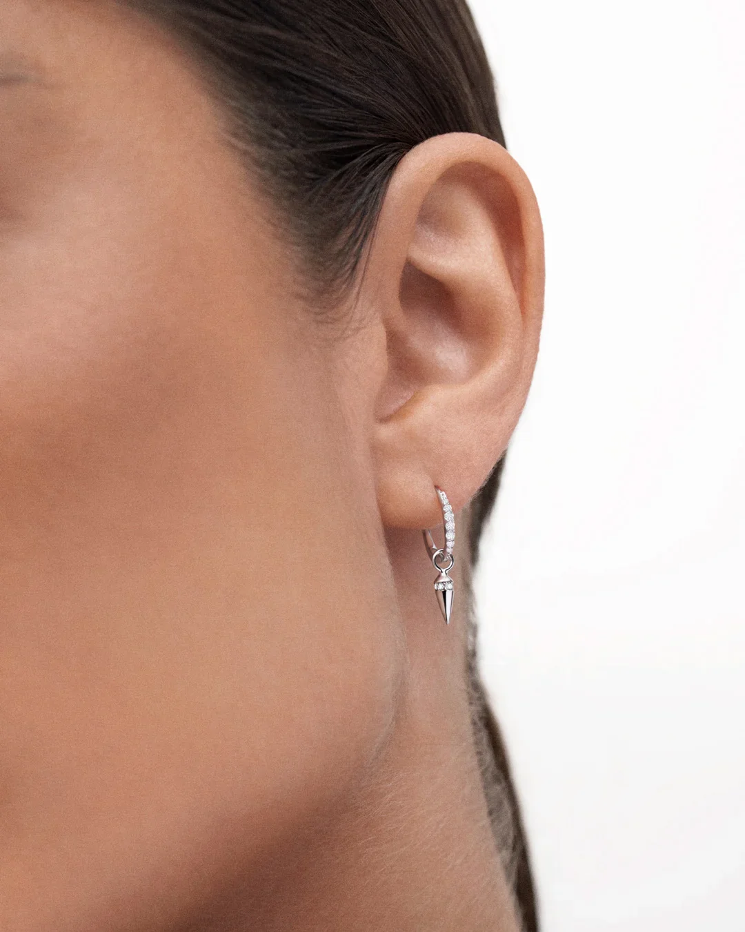 Charm para Pendiente de Aro Punk de Diamantes en Oro Blanco de 18 Kt - Image 2