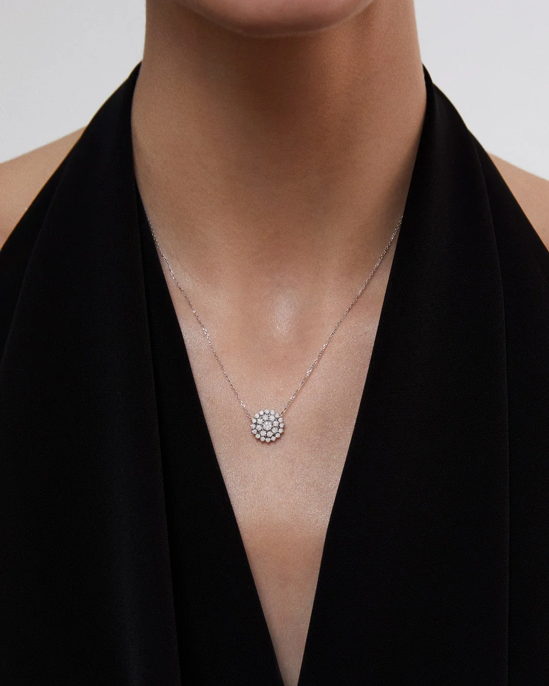 Gargantilla Blossom de Diamantes en Oro Blanco de 18 Kt - Image 2