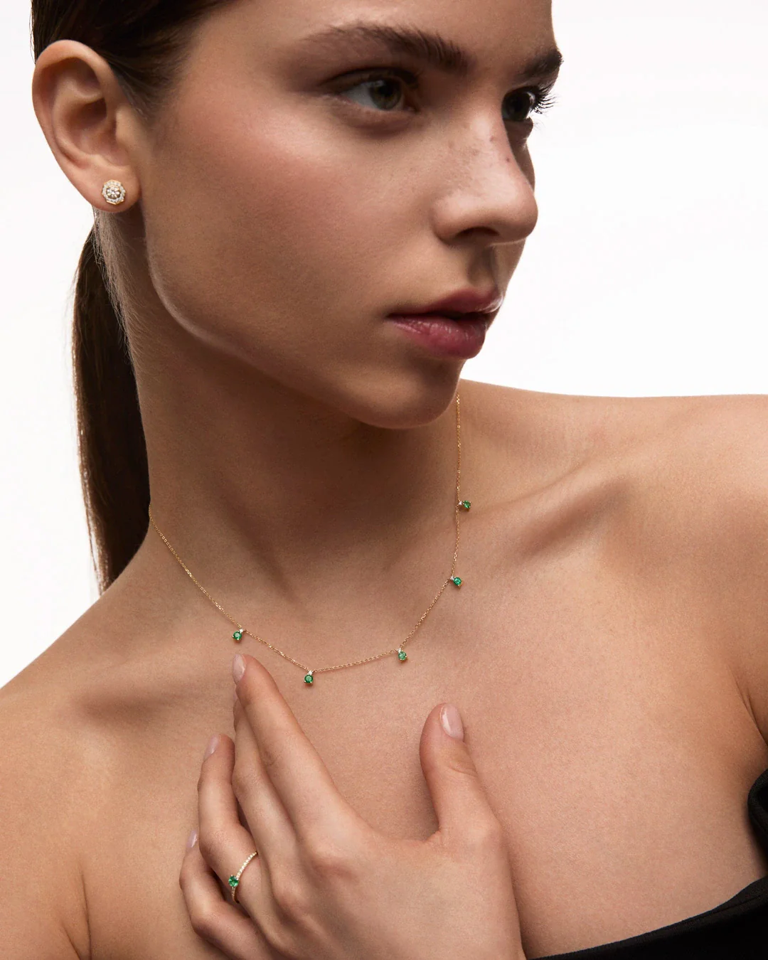 Gargantilla Bonnie de Esmeraldas y Diamantes en Oro Amarillo de 18 Kt - Image 3