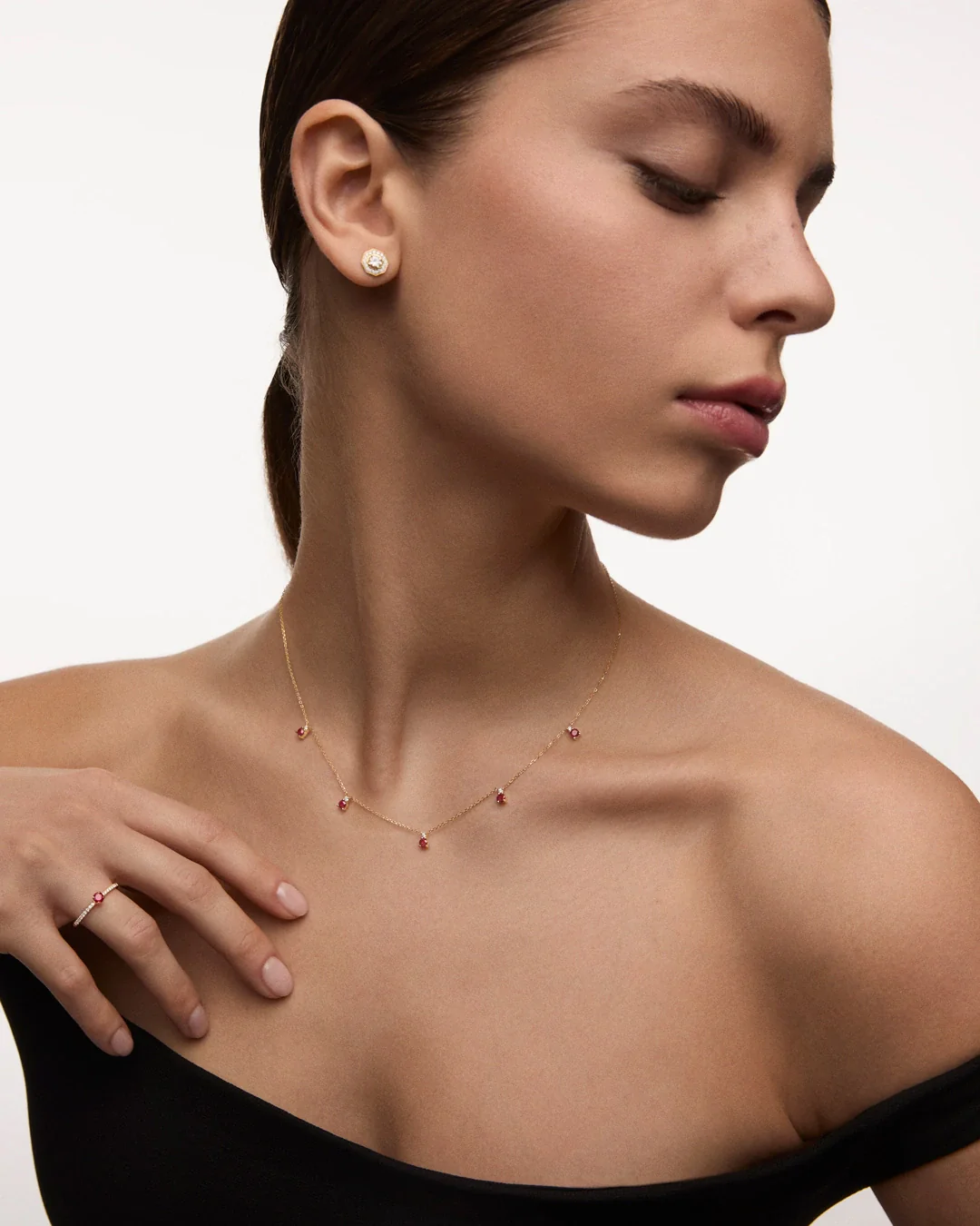 Gargantilla Bonnie de Rubíes y Diamantes en Oro Amarillo de 18 Kt - Image 3