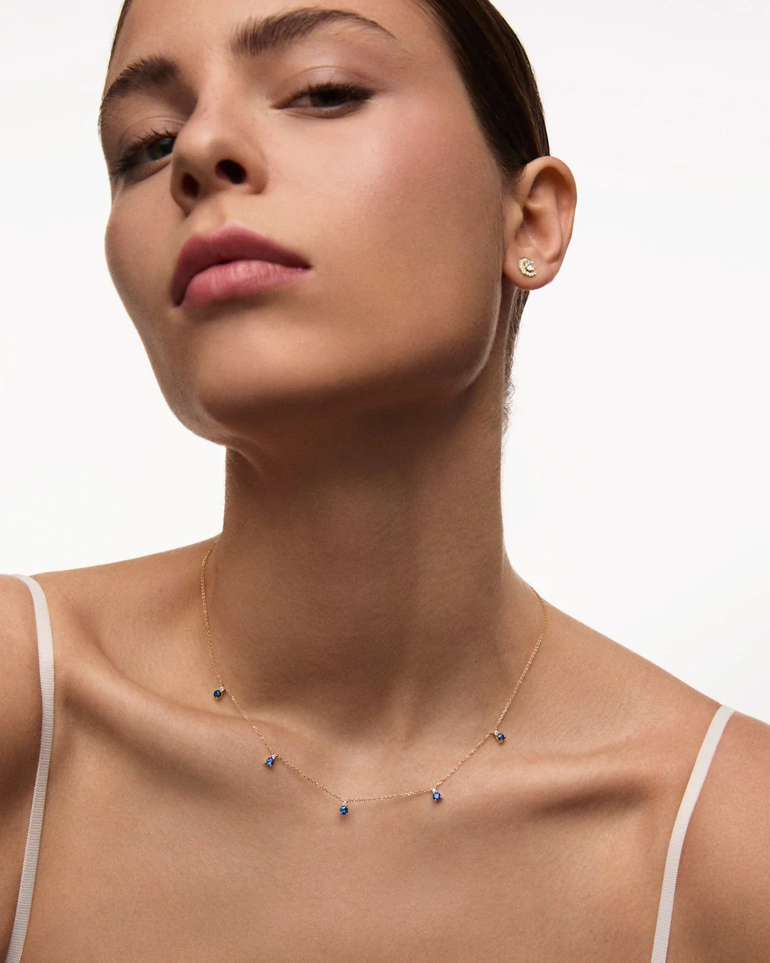 Gargantilla Bonnie de Zafiros y Diamantes en Oro Amarillo de 18 Kt - Image 3