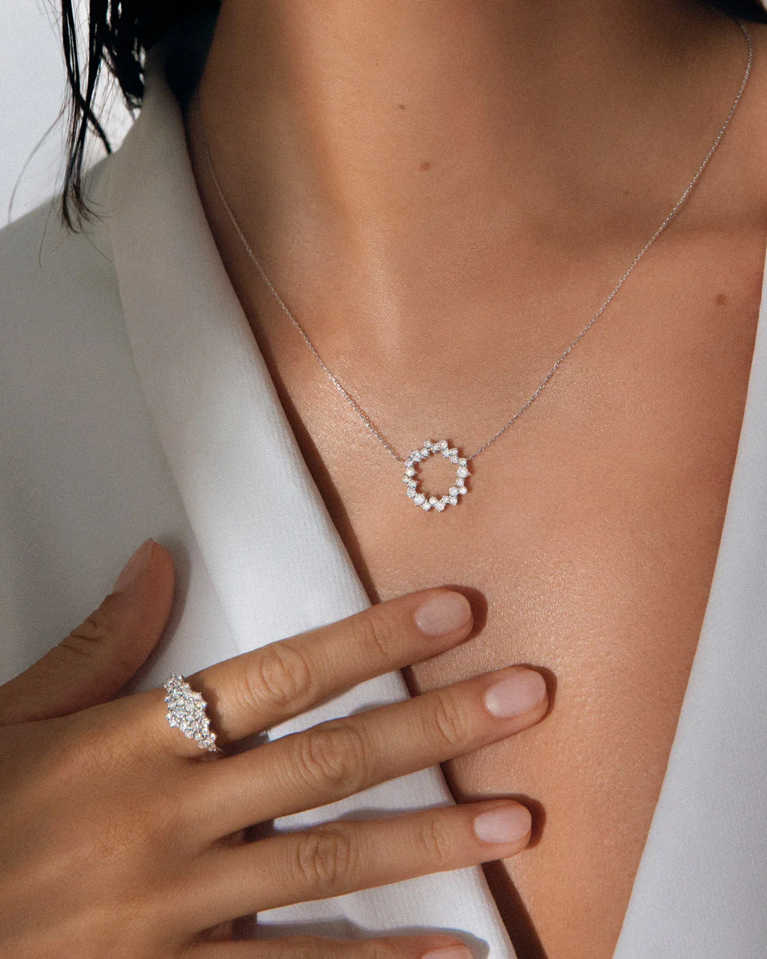Gargantilla Circular Luz de Luna de Diamantes en Oro Blanco de 18 Kt - Image 3