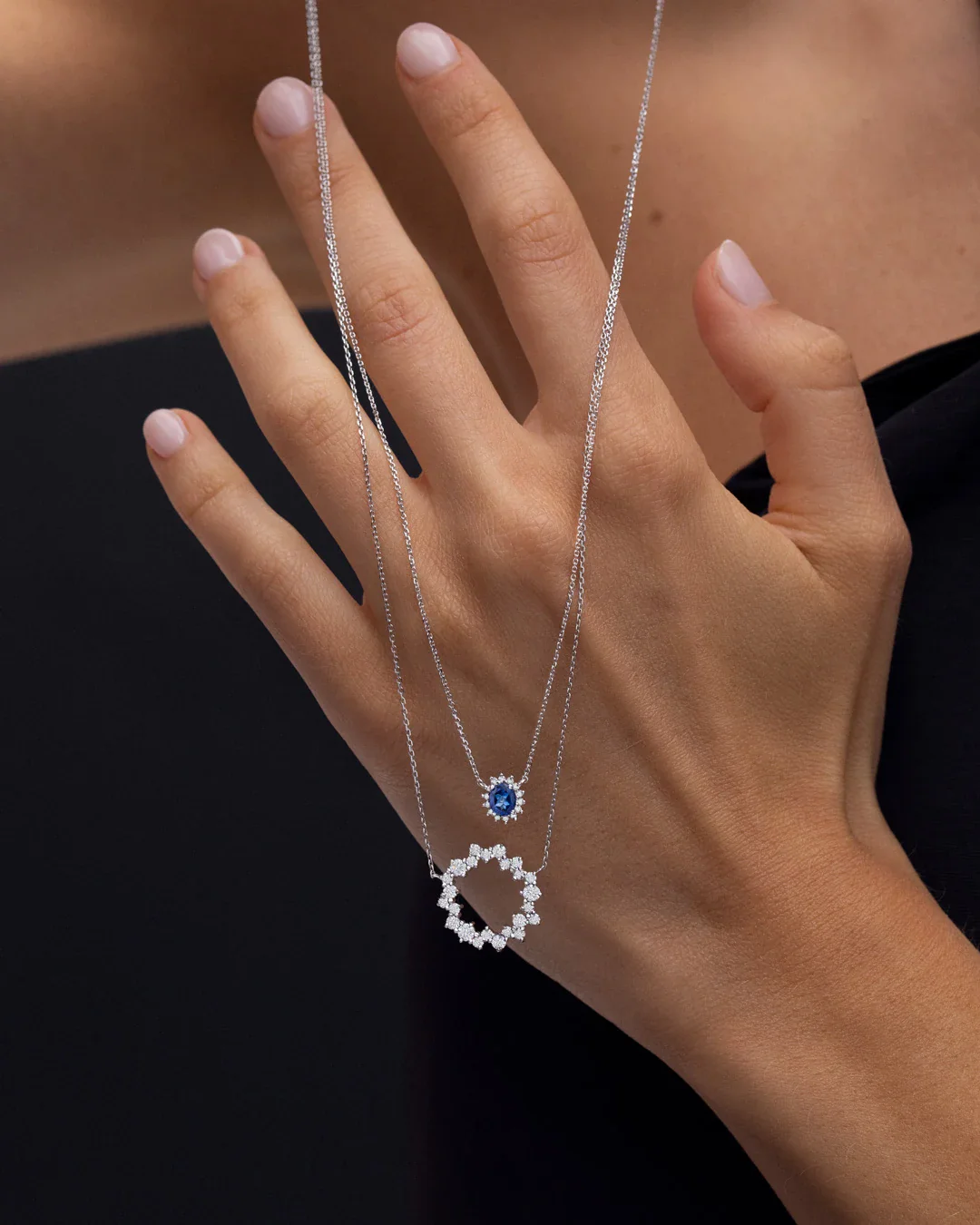 Gargantilla Dalia de Zafiro y Diamantes en Oro Blanco de 18 Kt - Image 3