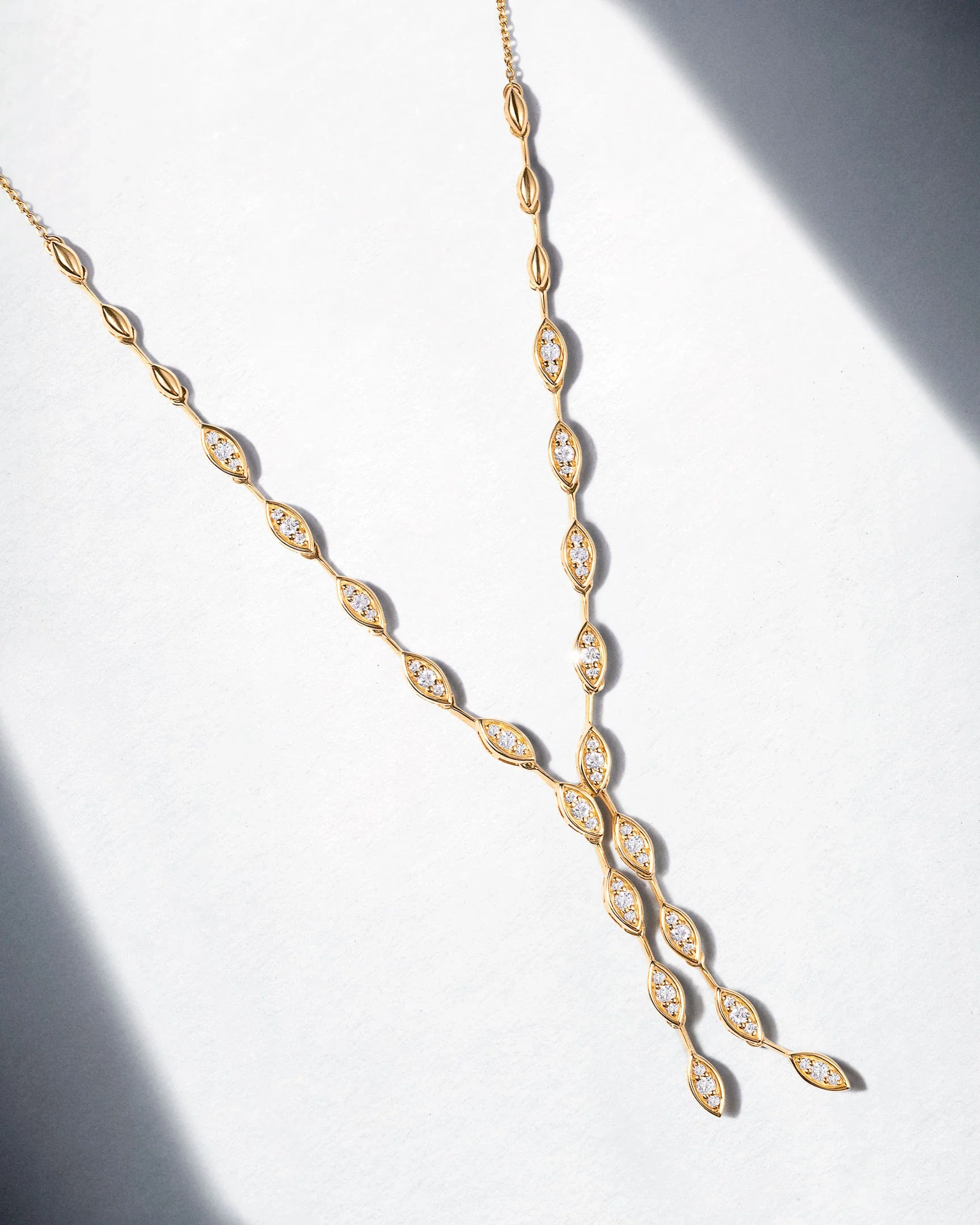 Gargantilla Ember de Diamantes en Oro Amarillo de 18 Kt - Image 5