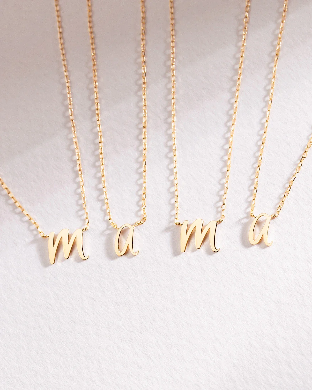 Gargantilla Glow Initial en Oro Amarillo de 18 Kt - Image 5