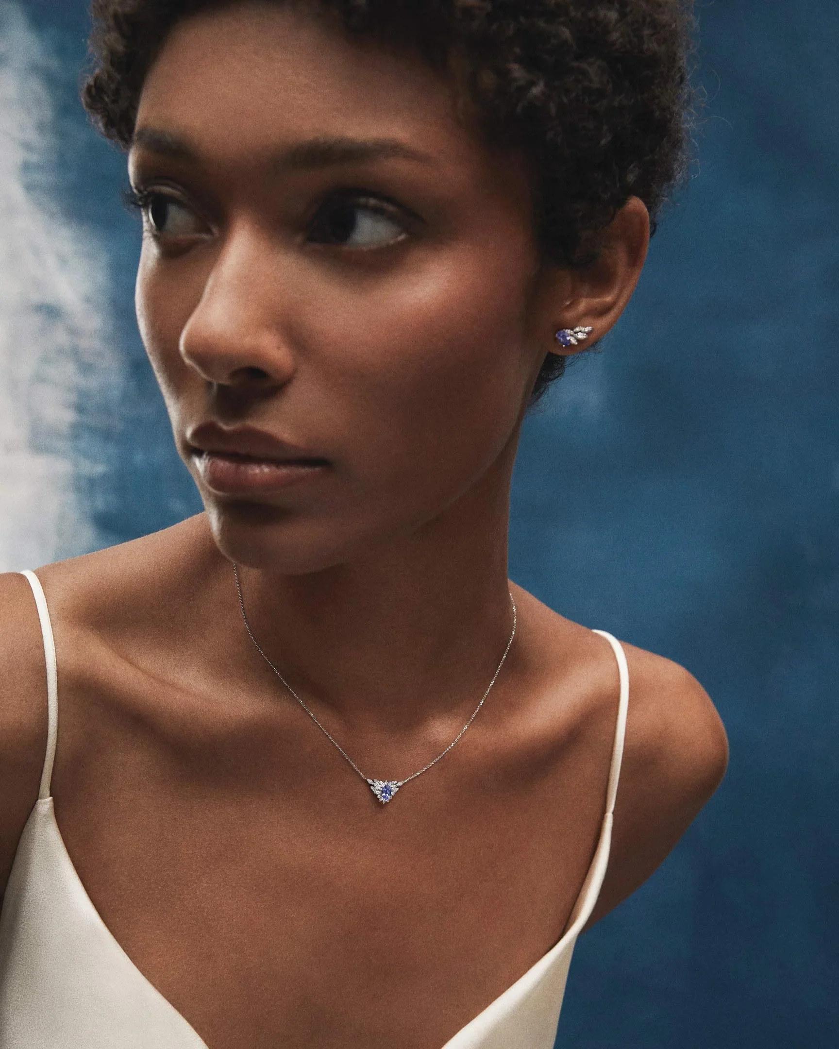 Gargantilla Indigo Jay de Tanzanita y Diamantes en Oro Blanco de 18 Kt - Image 2