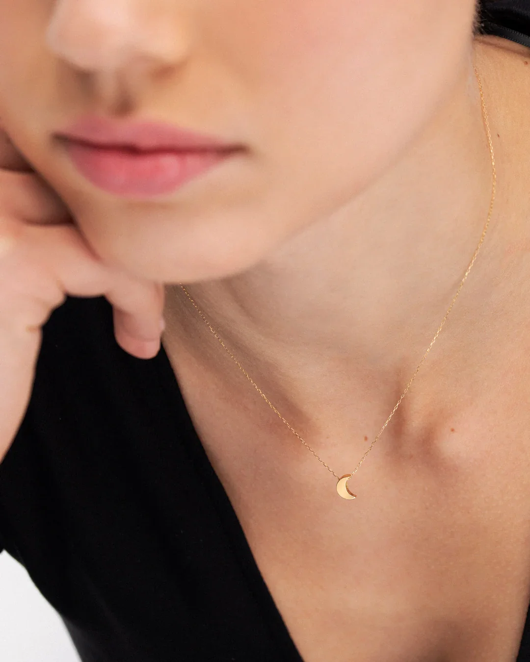 Gargantilla Joy Media Luna en Oro Amarillo de 18 Kt - Image 2