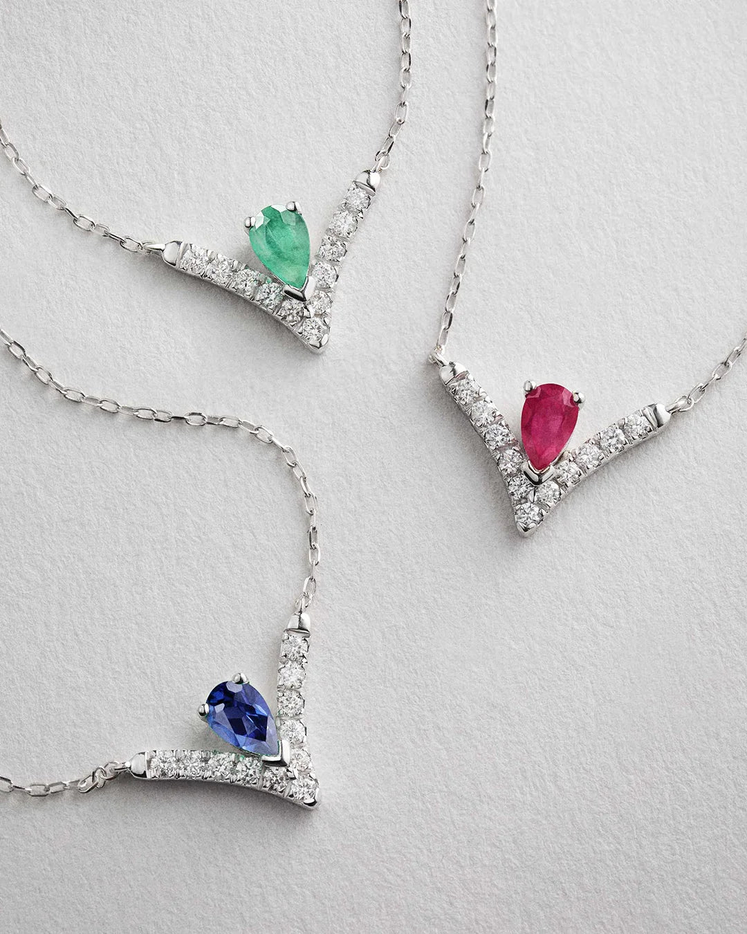 Gargantilla Mia de Zafiro y Diamantes en Oro Blanco de 18 Kt - Image 4