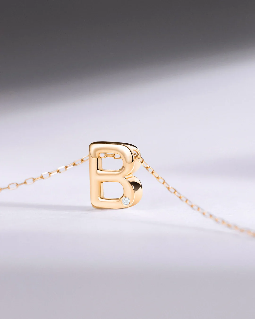 Gargantilla MY Initial Diamante en Oro Amarillo de 18 Kt - Image 5