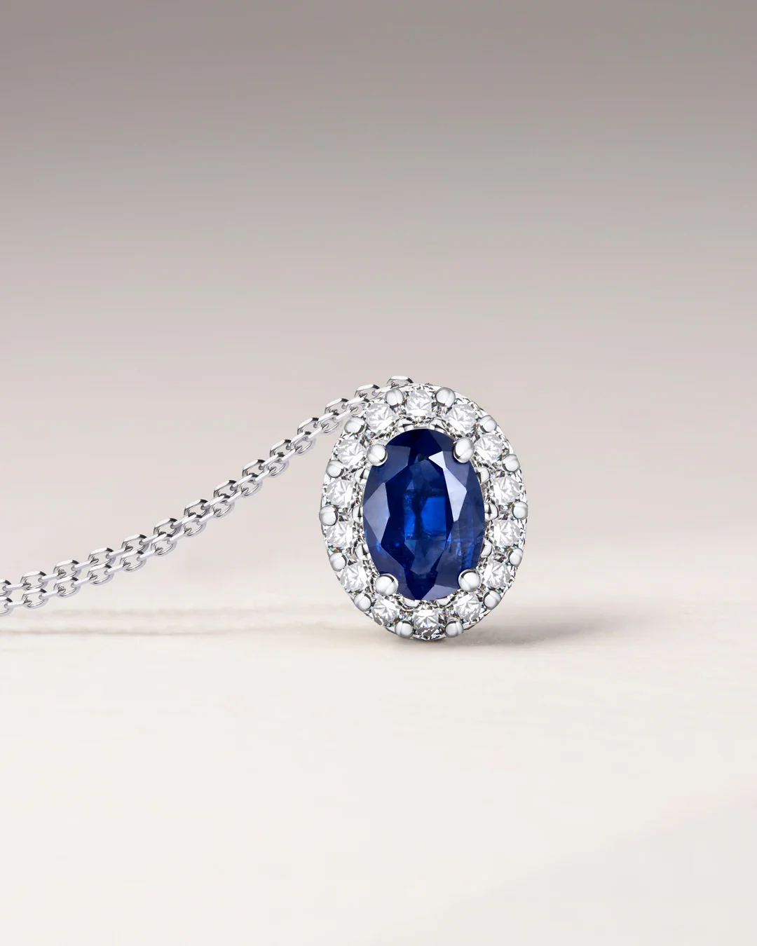 Gargantilla Nicole de Zafiro y Diamantes en Oro Blanco de 18 Kt - Image 4