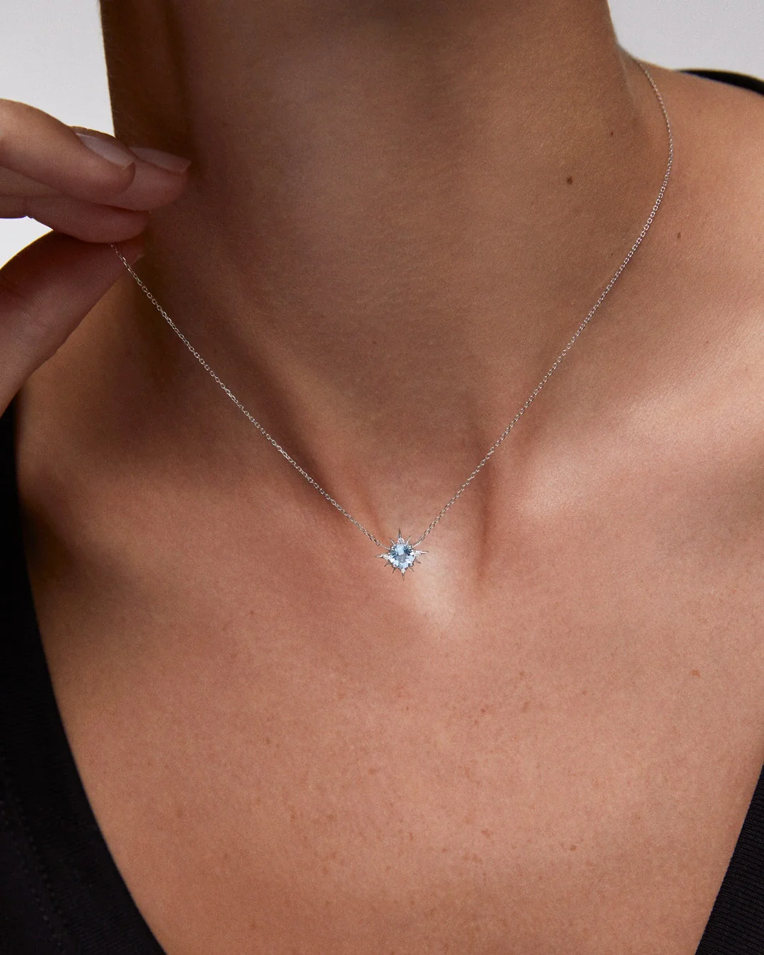 Gargantilla Oursin de Aguamarina y Diamantes en Oro Blanco de 18 Kt - Image 2