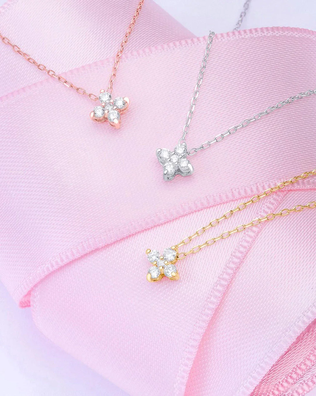 Gargantilla Petite Diamonds Cross en Oro Rosa de 18 Kt - Image 5