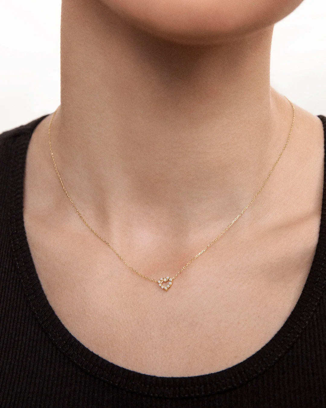Gargantilla Petite Diamonds Heart en Oro Amarillo de 18 Kt - Image 2