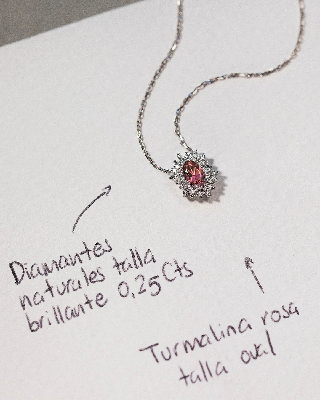 Gargantilla Petra de Turmalina Rosa y Diamantes en Oro Blanco de 18 Kt - Image 4