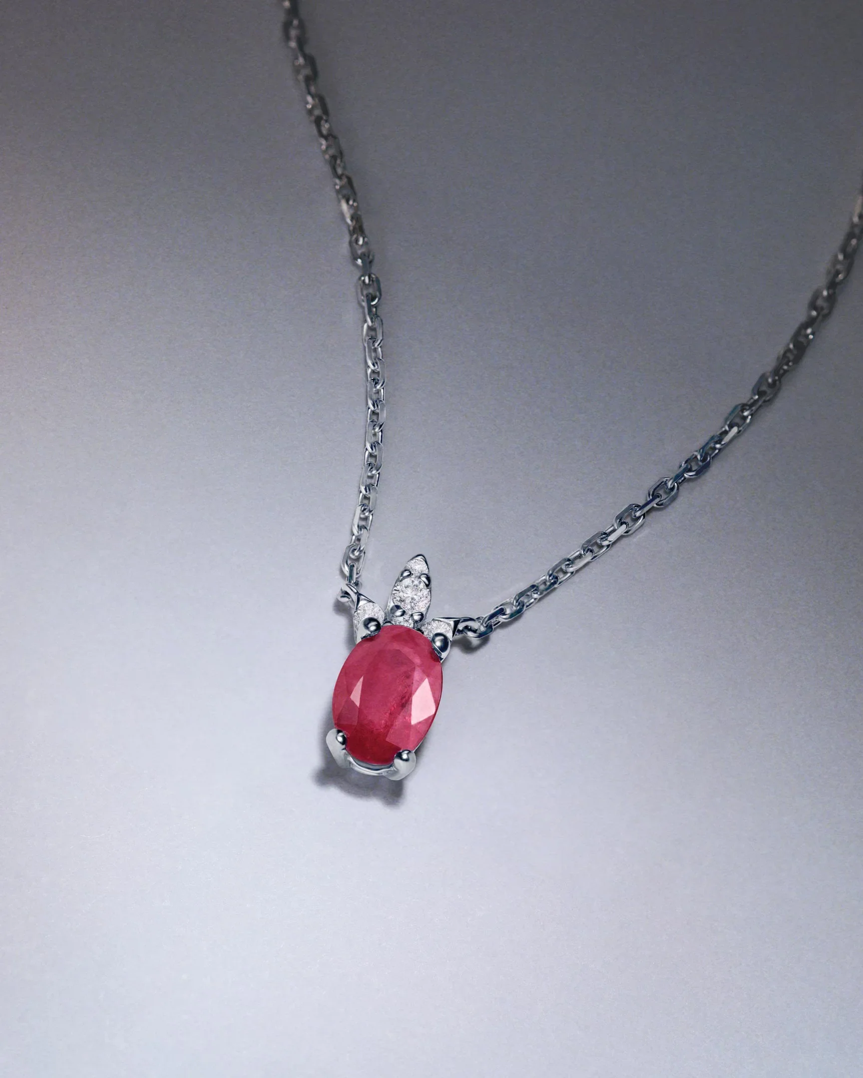 Gargantilla Red Jay de Rubí y Diamantes en Oro Blanco de 18 Kt - Image 5