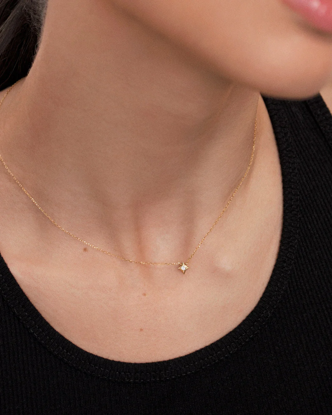Gargantilla Rosa de los Vientos Hadar en Oro Amarillo de 18 Kt - Image 2
