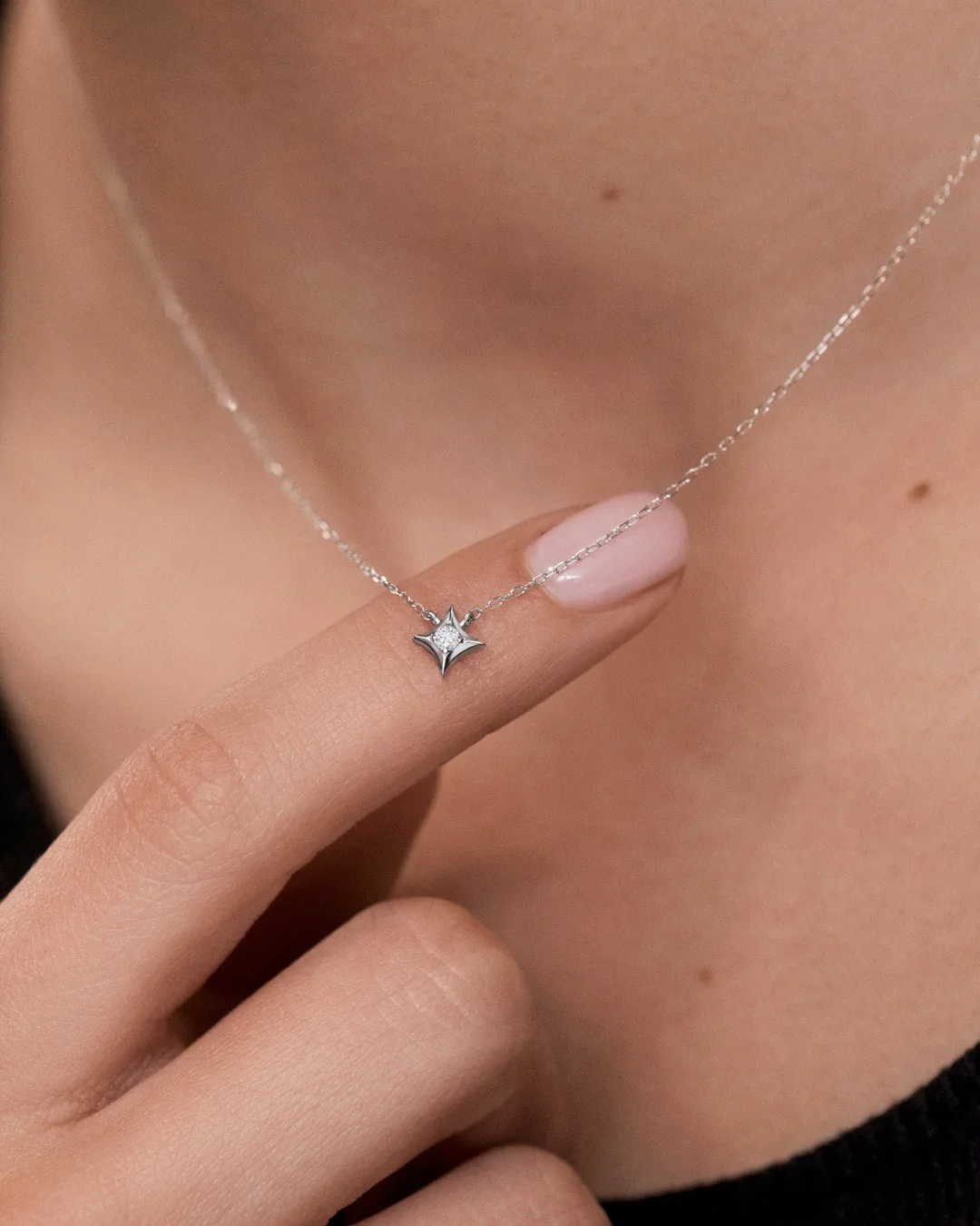 Gargantilla Rosa de los Vientos Hadar en Oro Blanco de 18 Kt - Image 2