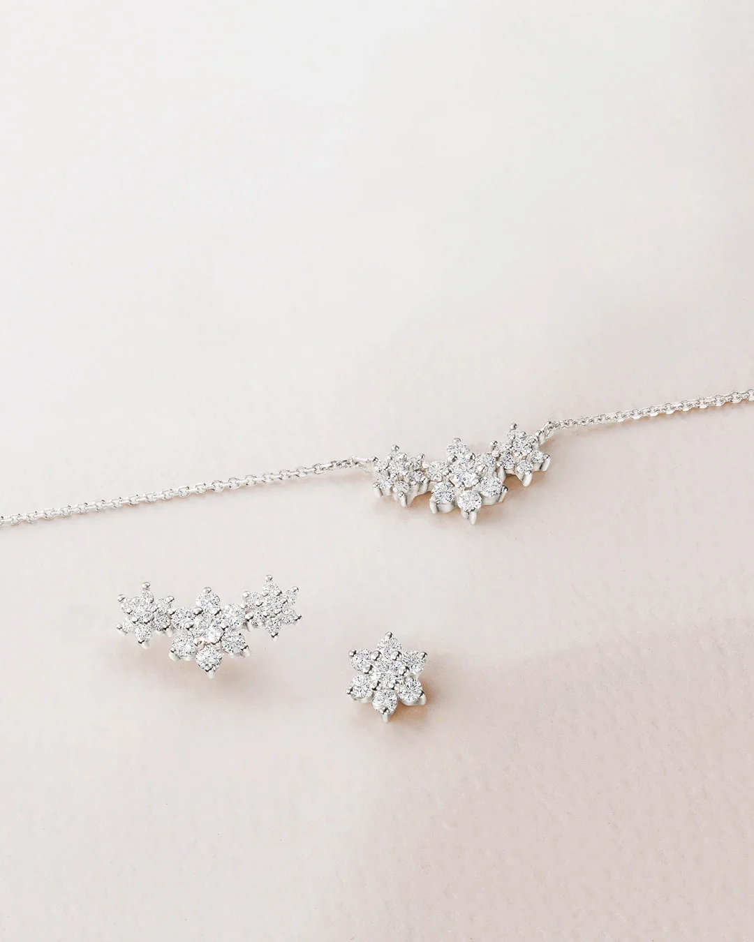Gargantilla Rosette Trilogy de Diamantes en Oro Blanco de 18 Kt - Image 5