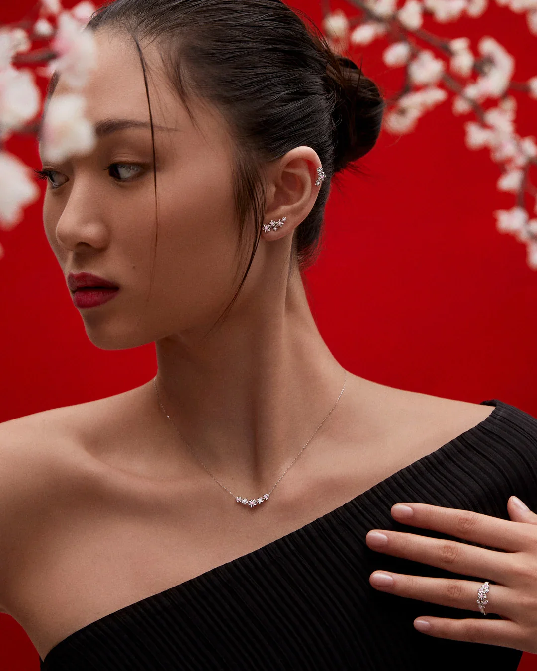 Gargantilla Sakura de Zafiros Rosas y Diamantes en Oro Blanco de 18 Kt - Image 3