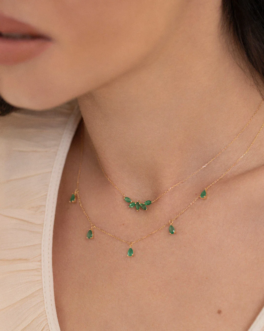 Gargantilla Tri-Marquise Esmeralda en Oro Amarillo de 18 Kt - Image 3