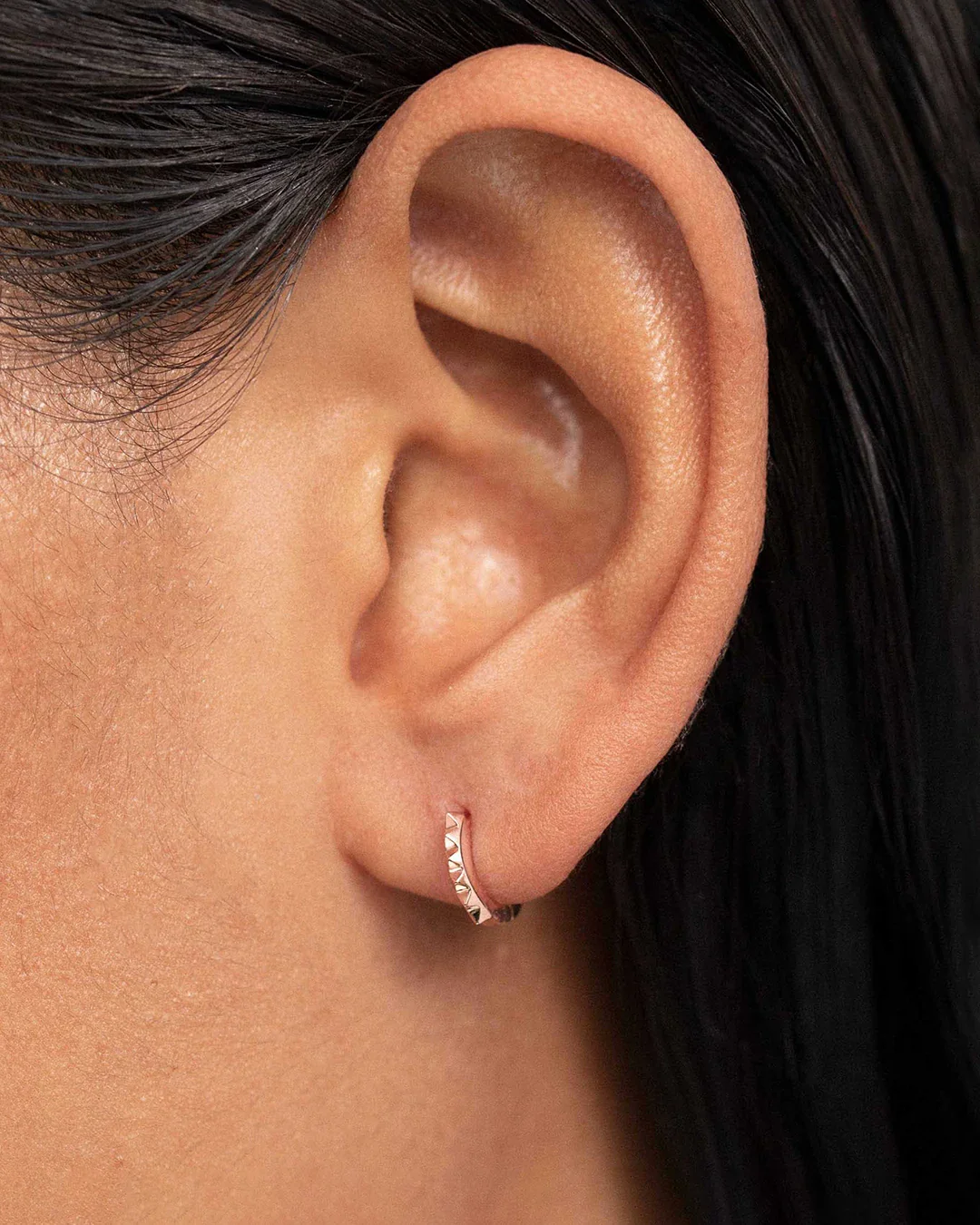 Pendiente Piercing Aro Punk en Oro rosa de 18 Kt - Image 2