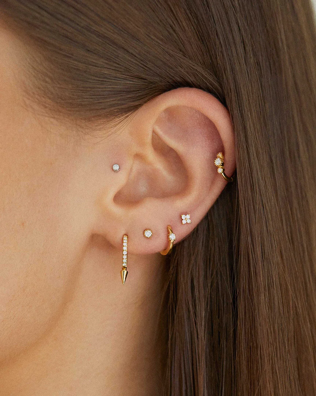 Pendiente Piercing Bezel Stud de Diamante en Oro Blanco de 18 Kt - Image 2