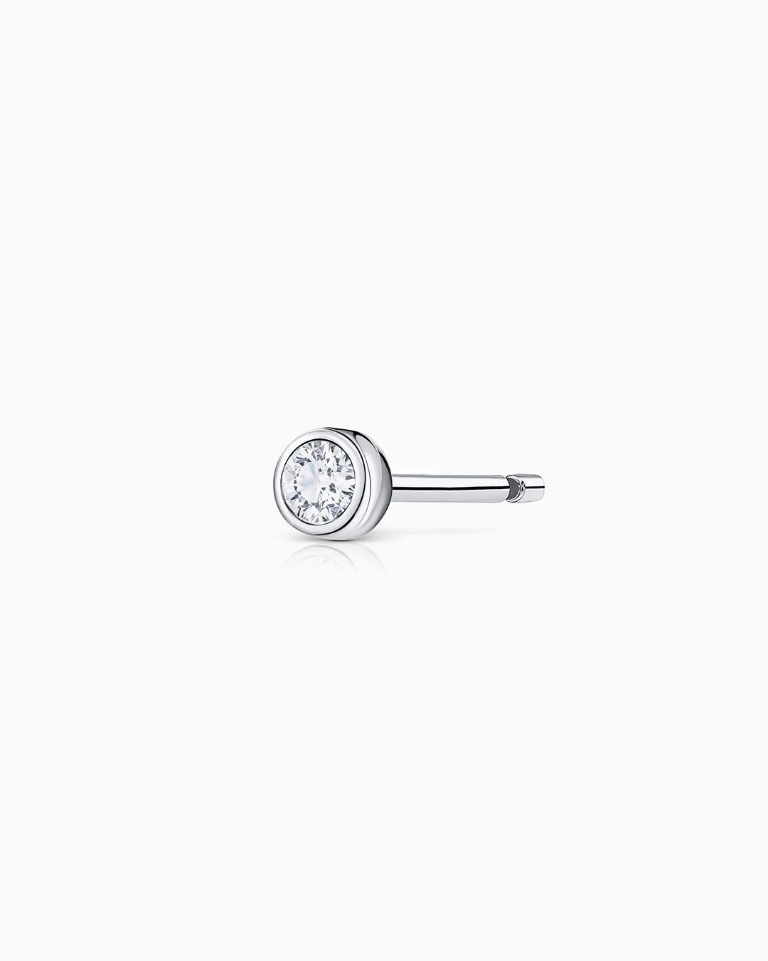 Pendiente Piercing Bezel Stud de Diamante en Oro Blanco de 18 Kt - Image 4