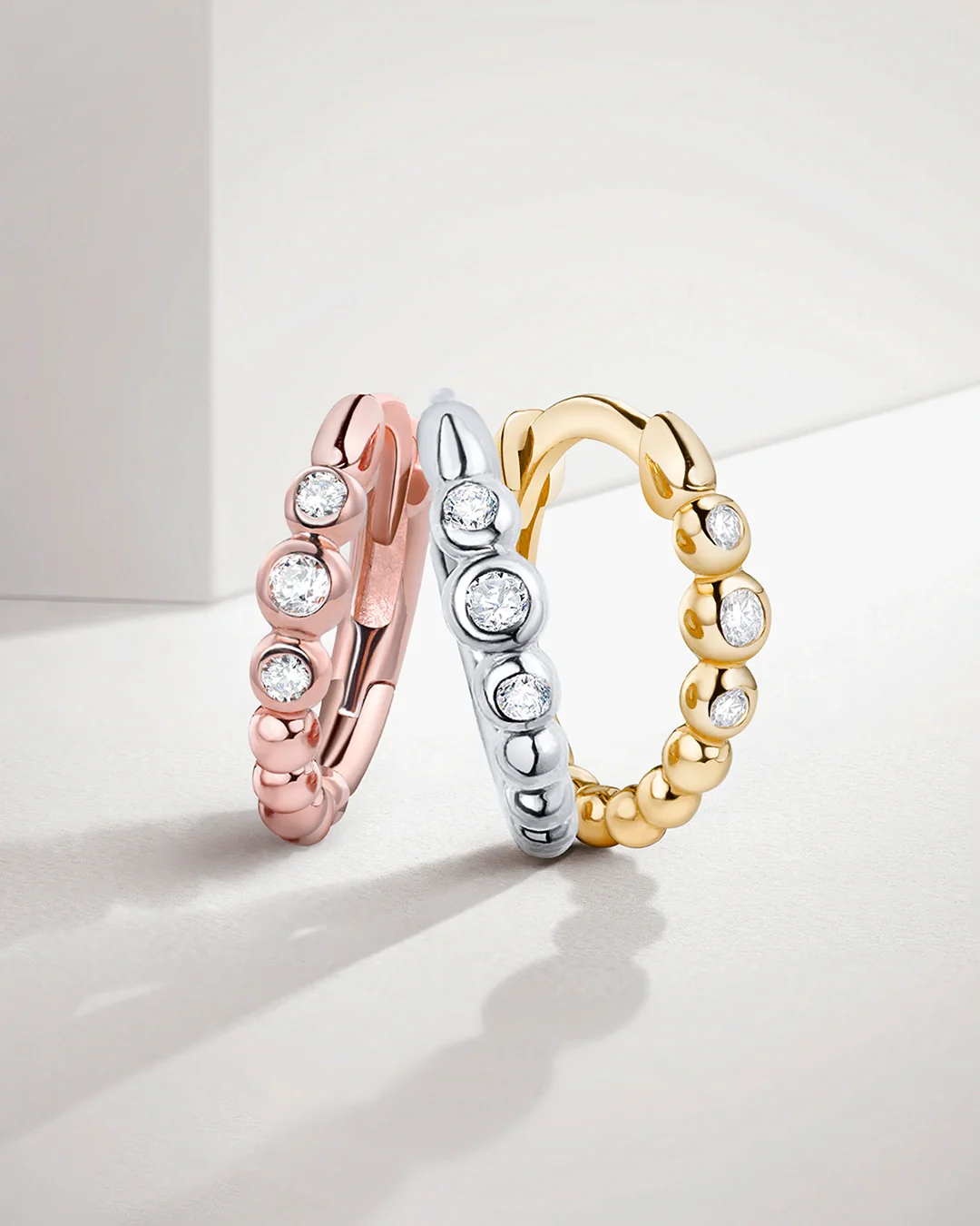 Pendiente Piercing Bubble Diamonds en Oro Amarillo de 18 Kt - Image 3