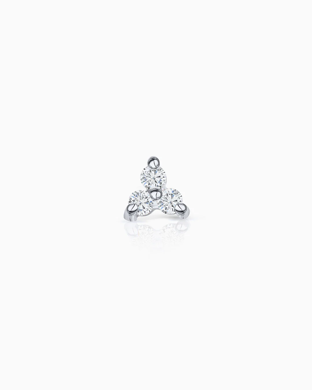 Pendiente Piercing Clover Mini de Diamantes en Oro Blanco de 18 Kt - Image 4