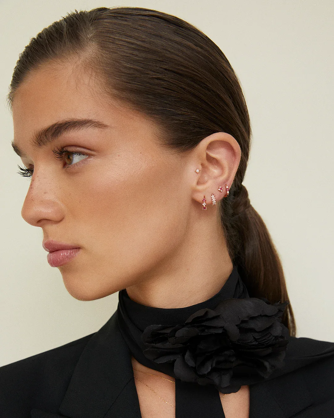 Pendiente Piercing Cross de Rubís y Diamantes en Oro Rosa de 18 Kt - Image 2