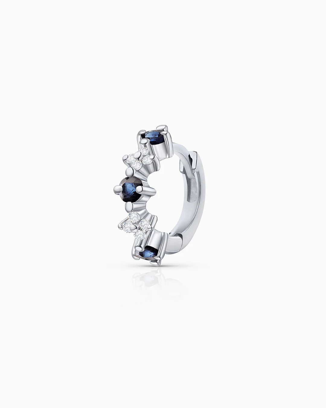 Pendiente Piercing Cross de Zafiros y Diamantes en Oro Blanco de 18 Kt
