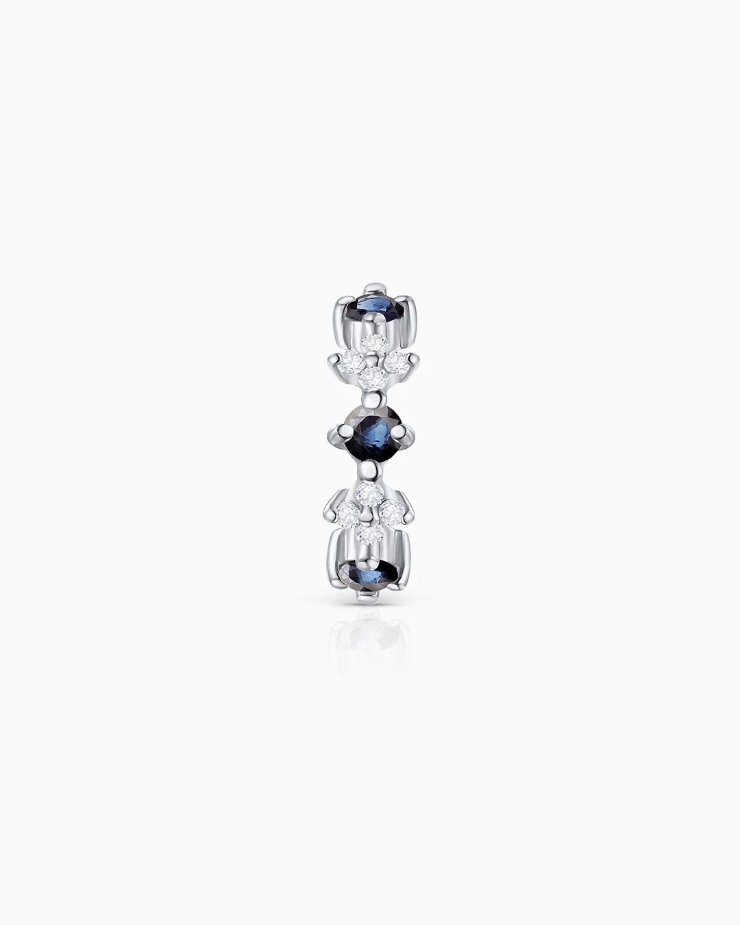 Pendiente Piercing Cross de Zafiros y Diamantes en Oro Blanco de 18 Kt - Image 3