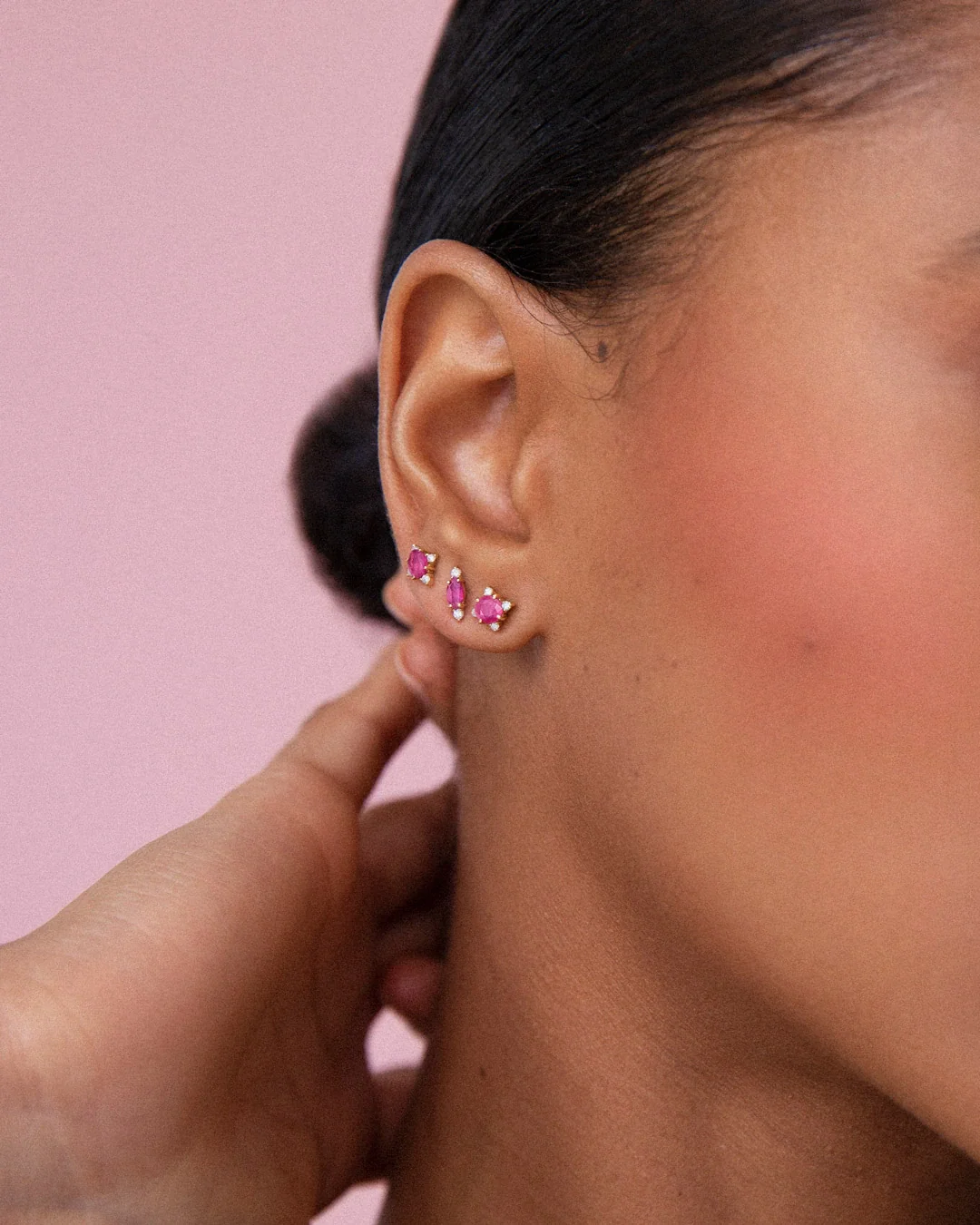 Pendiente Piercing Crown de Rubí en Oro Amarillo de 18 Kt - Image 2