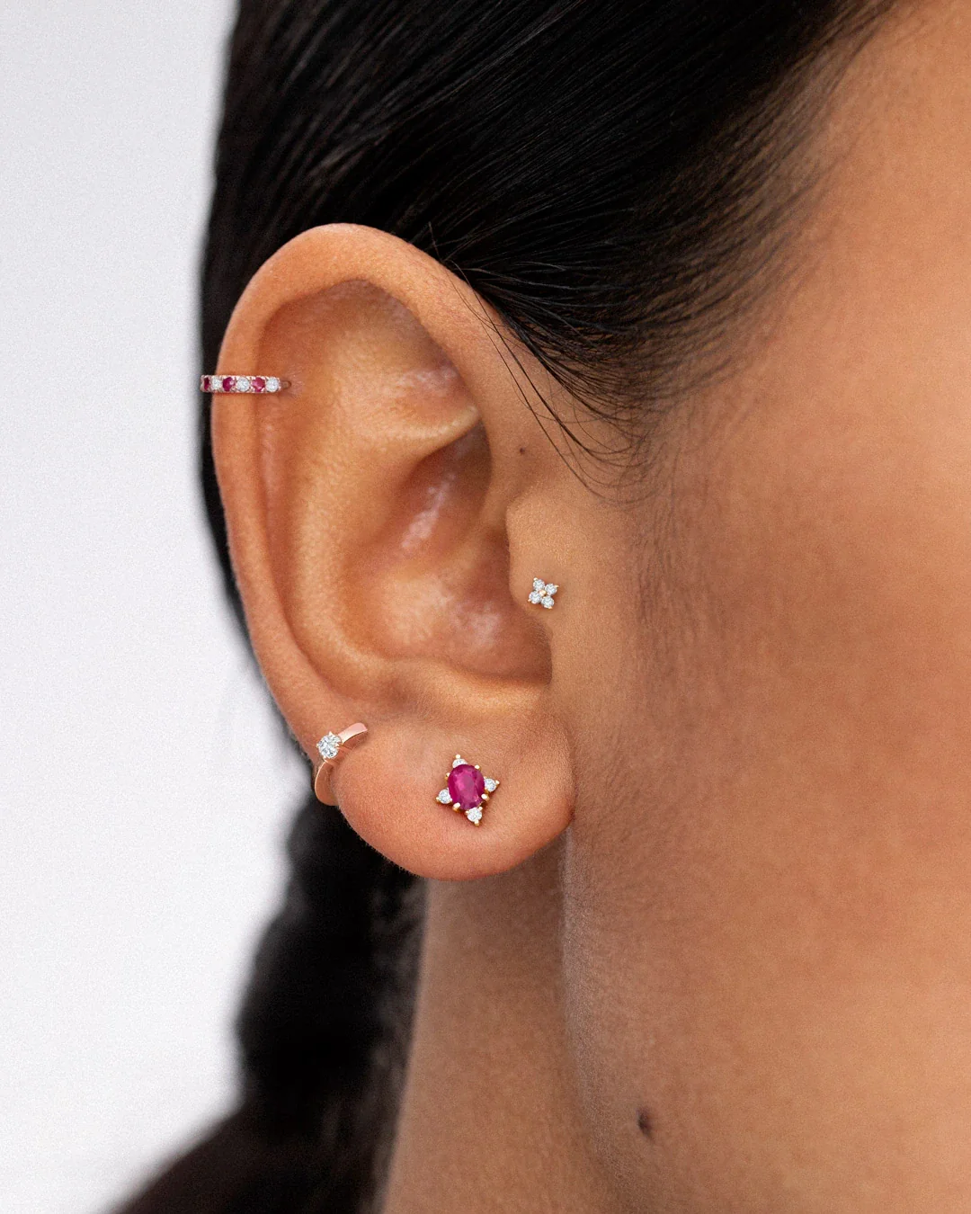 Pendiente Piercing Eternity Colors Aro de Rubíes en Oro Rosa de 18 Kt - Image 3