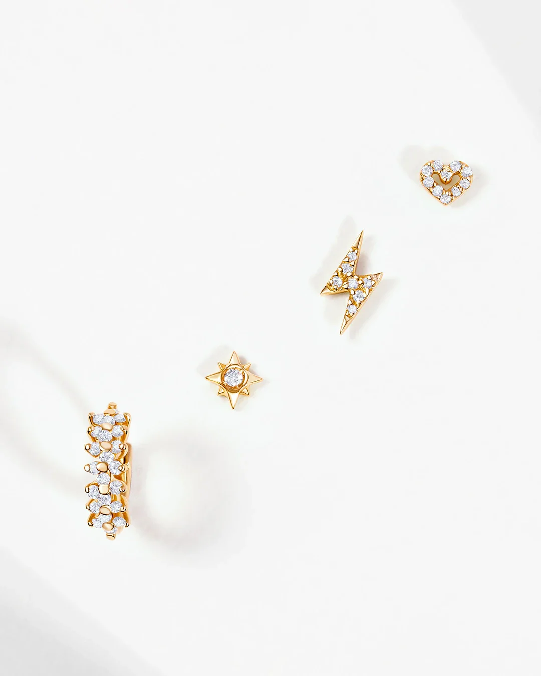 Pendiente Piercing Flash Diamonds en Oro Amarillo de 18 Kt - Image 5