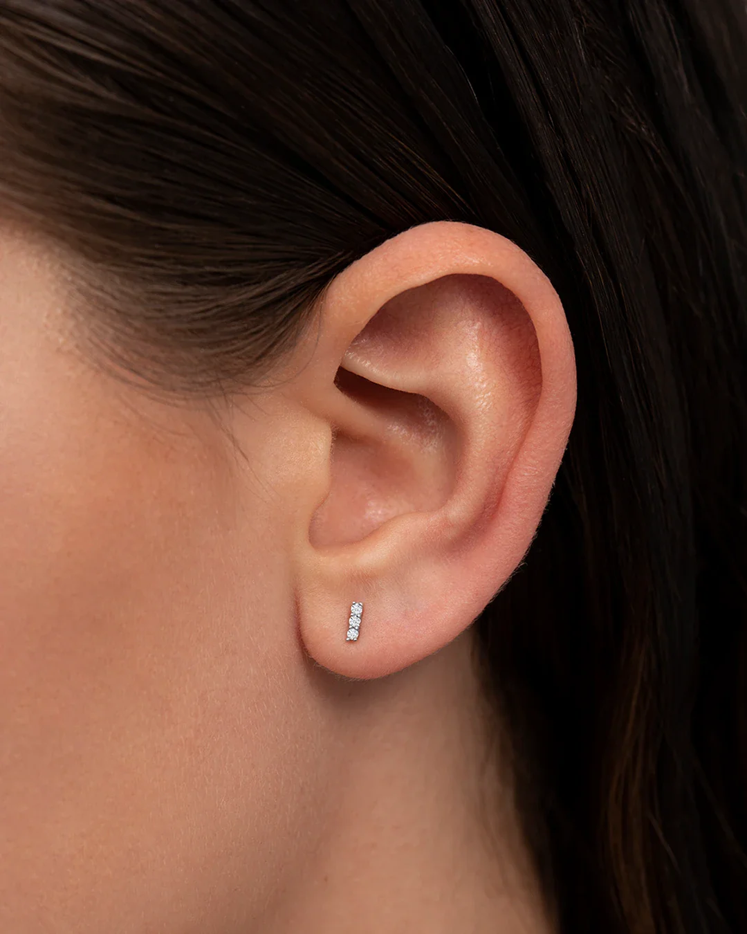 Pendiente Piercing Line Diamonds en Oro Blanco de 18 Kt - Image 2